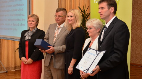 Společná fotografie se zástupci společnosti Lohmann a Rauscher, s.r.o.