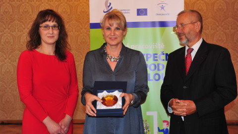 Zástupkyně společnosti Dormer Pramet, s.r.o. s oceněním