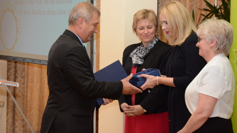 Cenu přebírá zástupce Města Studénka – Městského úřadu Studénka.