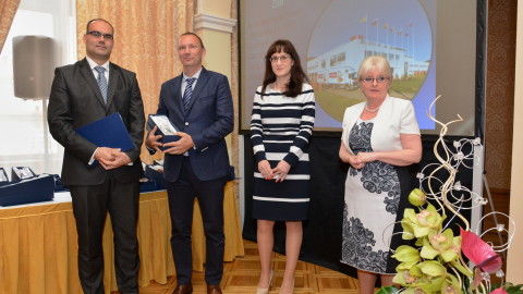 Společná fotografie zástupců společnosti Tescoma s.r.o. s Mgr. Evou Gottvaldovou a Ing. Jitkou Sosnovcou.